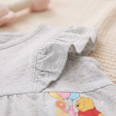 Set de 2 Rompers Disney Winnie the Pooh para Bebita + Cintillo – 6 a 9 Meses