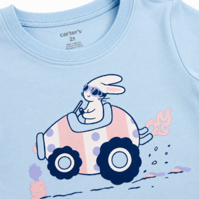 Camiseta Carter's Celeste con Conejito en Auto – Talla 2T